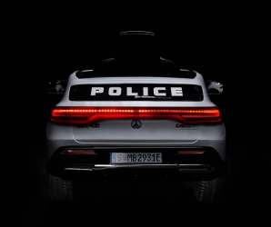 Samochód auto na akumulator Caretero Toyz Mercedes-Benz EQC 400 POLICJA akumulatorowiec + pilot - biały