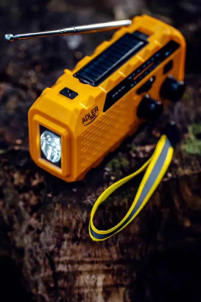Wielofunkcyjne radio na korbkę Adler AD 1197 z panelem solarnym SOS power bank i latarką