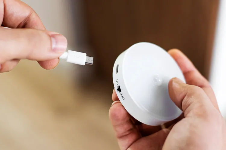 Bezprzewodowa lampka LED z magnesem i czujnikiem ruchu Rebel Light